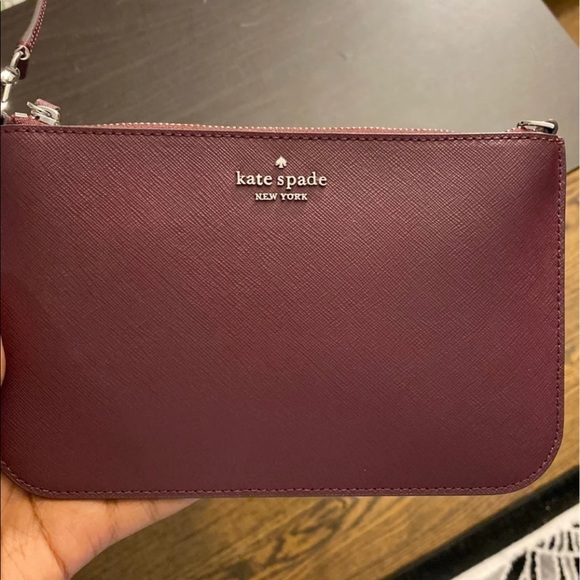 [🚫SOLD🚫] Kate Spade Wristlet - Picture 1 of 7